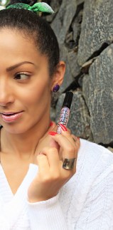 .Brilho Holográfico nos Lábios..jpg