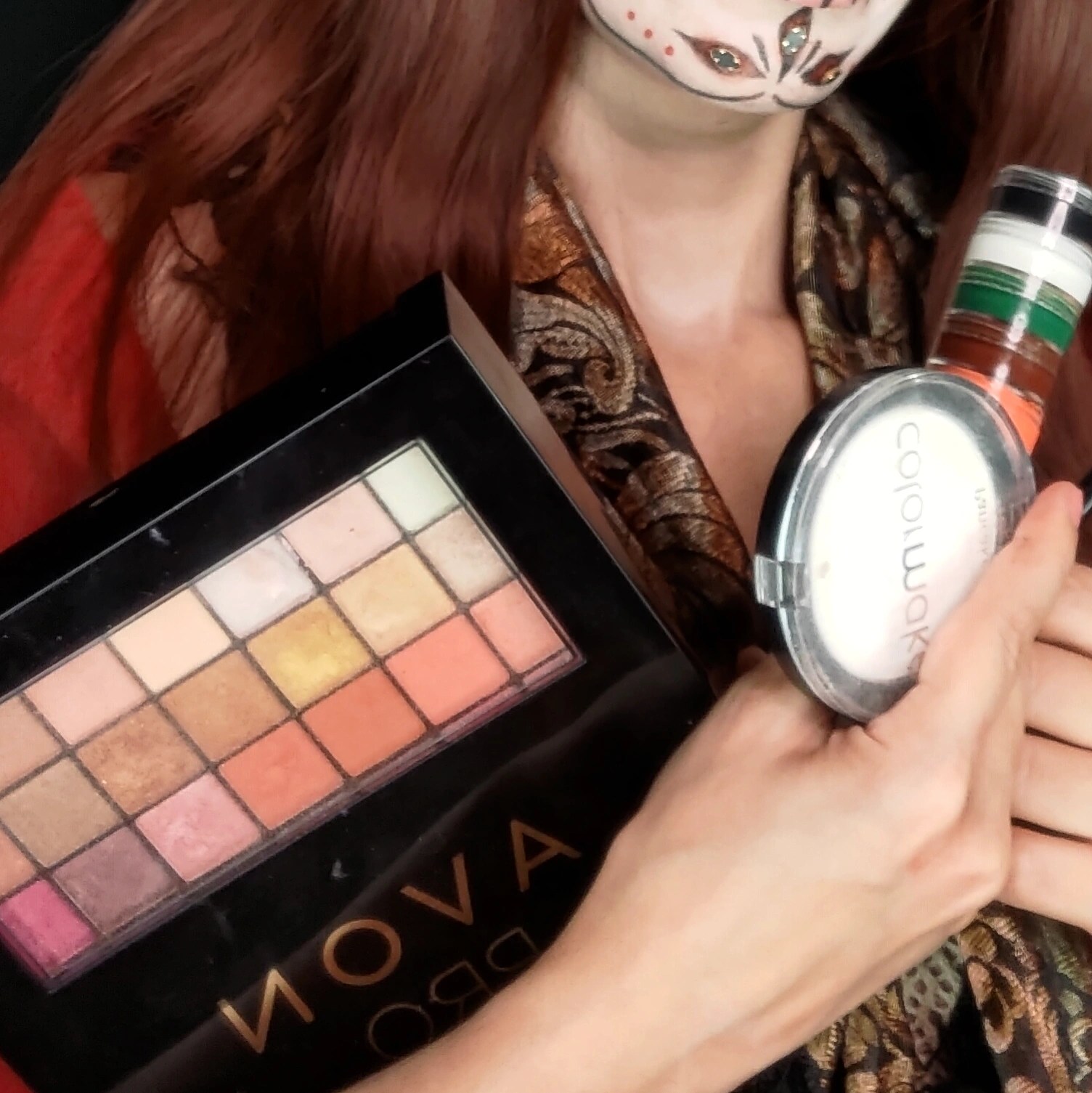 MAKE ARTISTICA COM POUCOS PRODUTOS